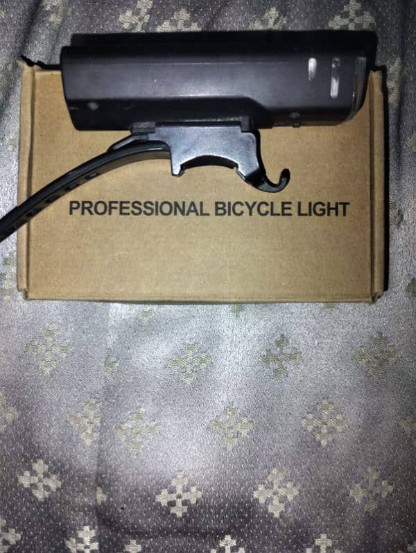 Gear cycle with [disk brakes] and professional front and back light 5