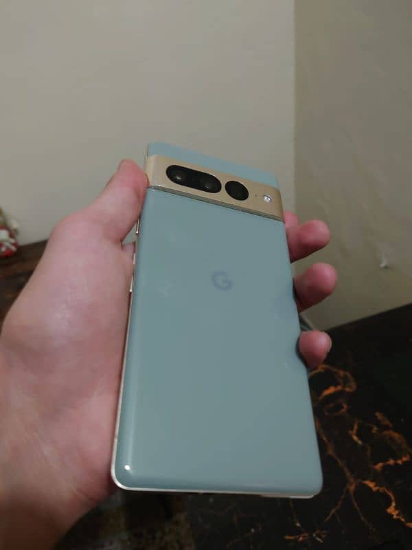 Google pixel 7 pro With Box 3