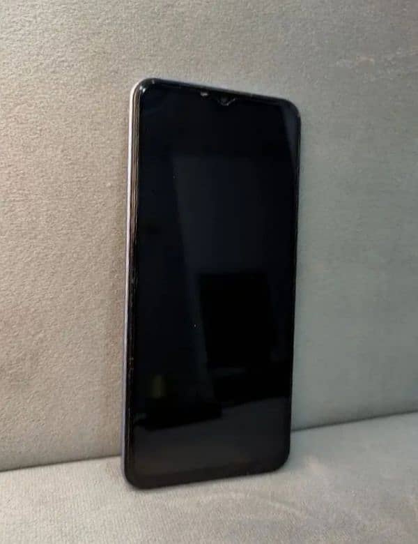 vivo y33s 8+4 128 official pta approved condition 10by9 with box 3