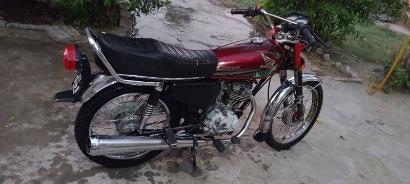 good bike good condition 10 by 10 Honda 125 1