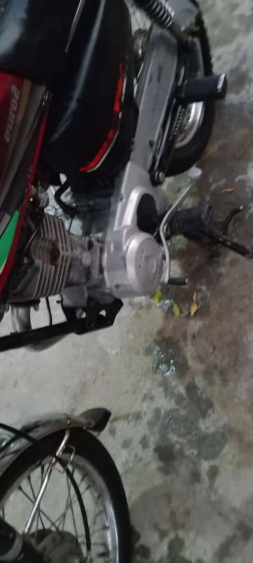 good bike good condition 10 by 10 Honda 125 2