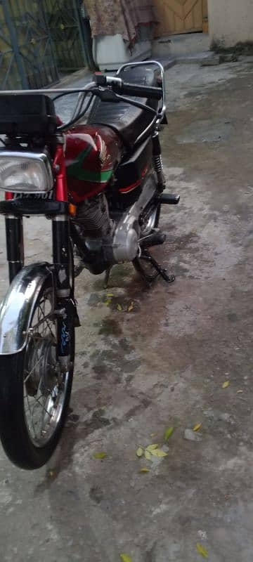 good bike good condition 10 by 10 Honda 125 3