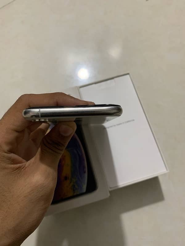 IPHONE XS 4