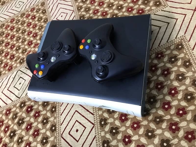 Xbox 360 with box 28 game 2