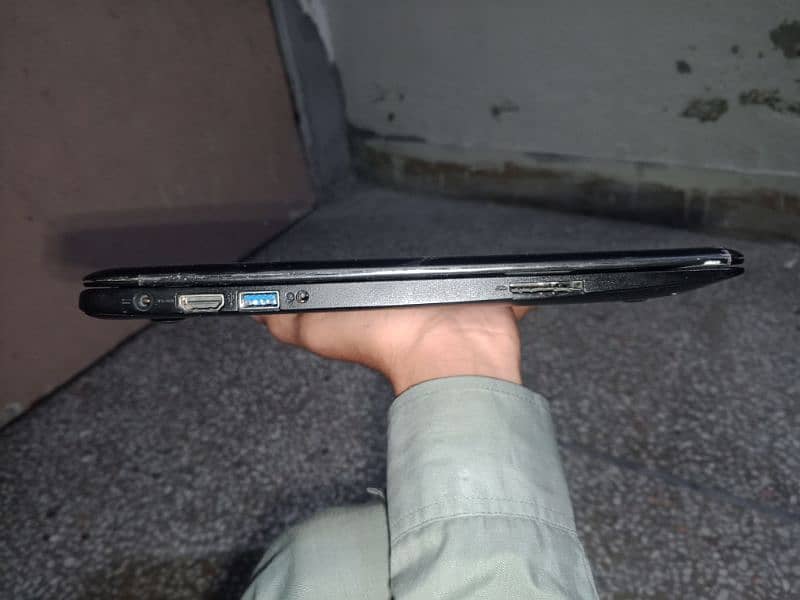 Acer laptop with charger 2