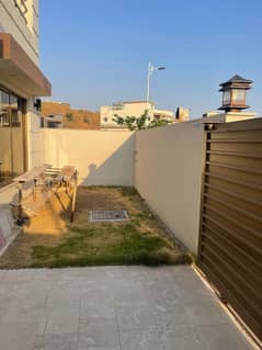 10 Marla Beautiful House For Sale 0