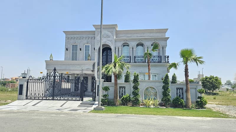 A Slice of Paradise: 1 Kanal Lavish Villa Fully Furnished with Premium Amenities in DHA Phase 7! 1