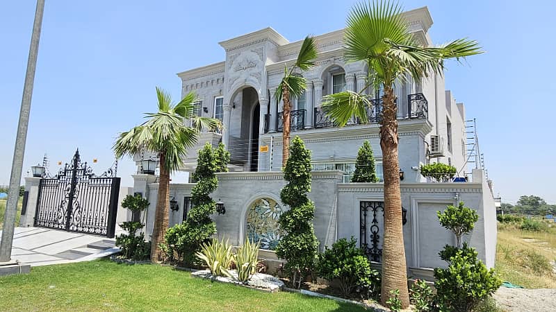 A Slice of Paradise: 1 Kanal Lavish Villa Fully Furnished with Premium Amenities in DHA Phase 7! 2