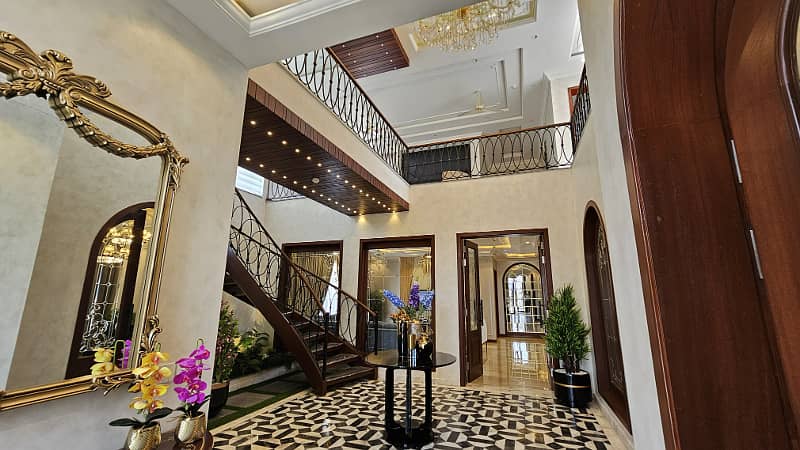 A Slice of Paradise: 1 Kanal Lavish Villa Fully Furnished with Premium Amenities in DHA Phase 7! 4