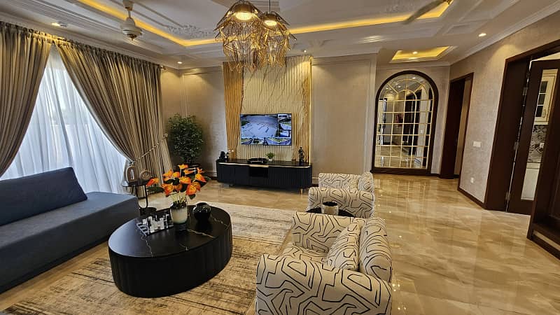 A Slice of Paradise: 1 Kanal Lavish Villa Fully Furnished with Premium Amenities in DHA Phase 7! 13