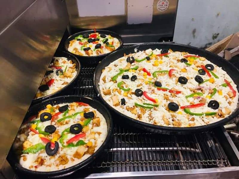 pizza recipe , or jis bhi ne pizza ka km sikhna ho 6