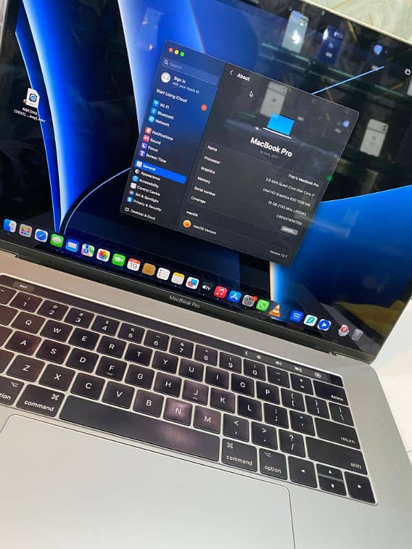 macbook pro 15inch 2017 16/256gb 10/10 1