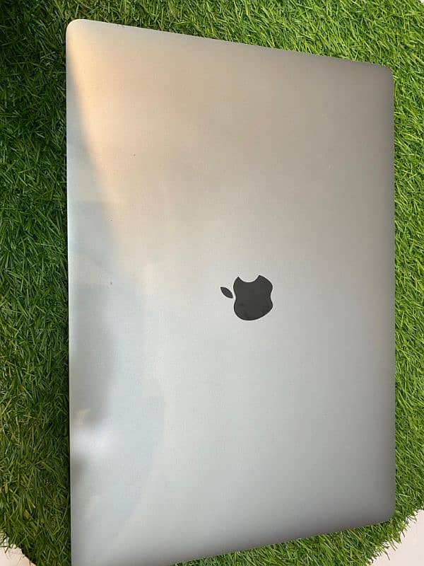 macbook pro 15inch 2017 16/256gb 10/10 2