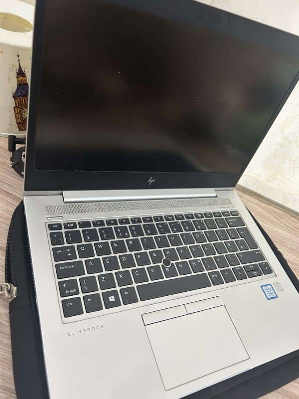 HP Elitebook 840 G5 ( new logo ) 1