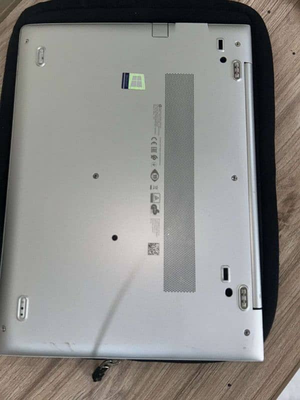 HP Elitebook 840 G5 ( new logo ) 8