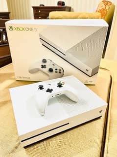 XBox One S 500GB ‘ Sealed xbox 10/10