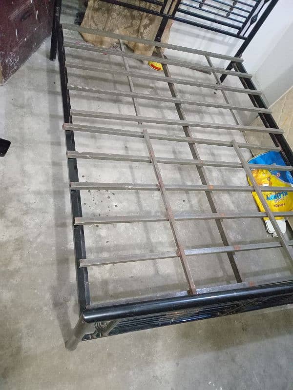 Double Size Iron Bed. 3