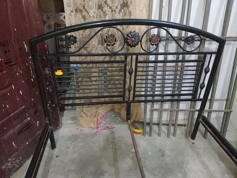 Double Size Iron Bed. 6