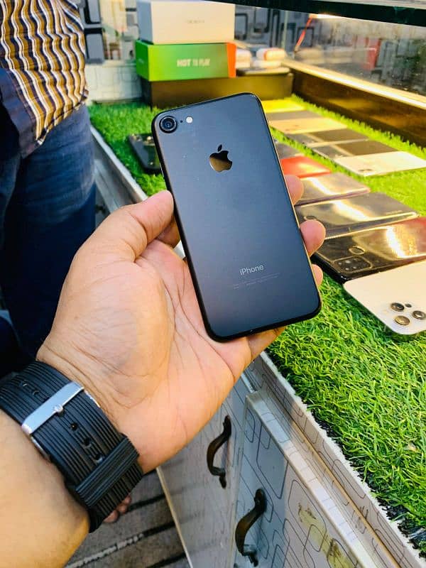 Iphone 7 128gb PTA Approved 03265058898 0