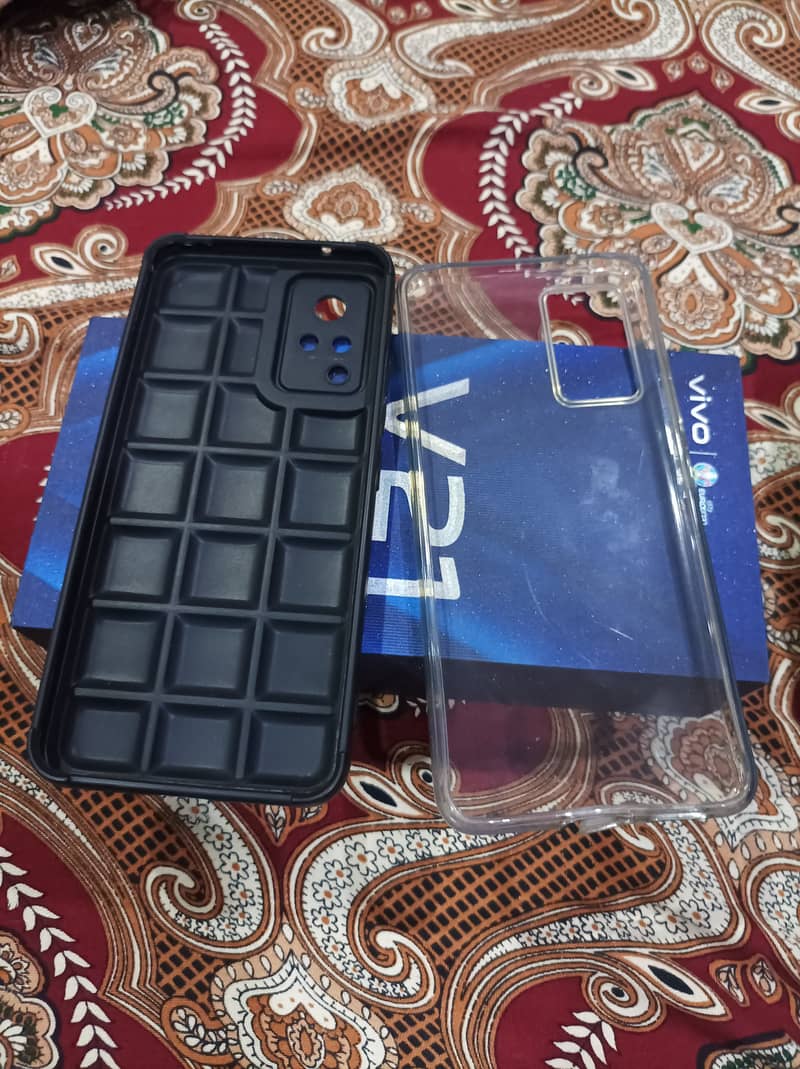 Vivo v21 with Box & all accessories. 6