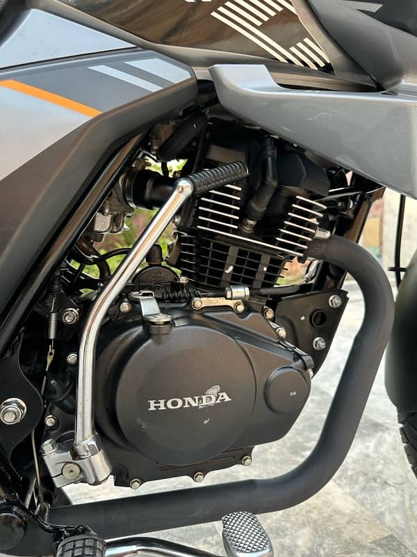 Honda CB150F 10