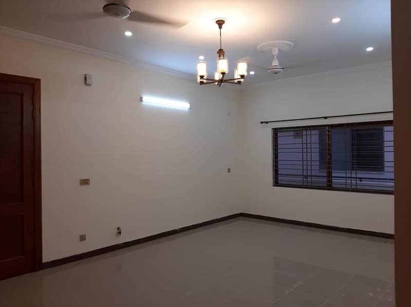 10 mrle ground portion available for rent faisal town 6