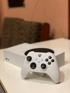 Xbox series s almost brand new