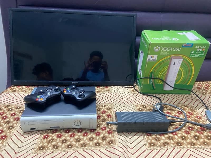 xbox 360 with downloaded games and lcd 1