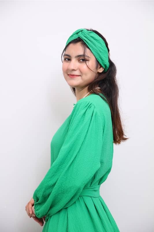 Crush Georgette Green maxi with headband and adjustable belt 3