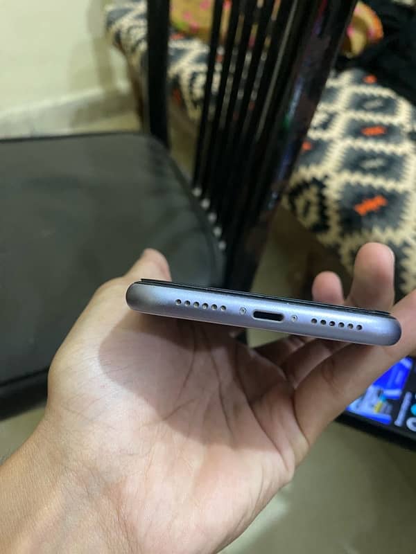 iPhone 11 64 GB jv non PTA 1