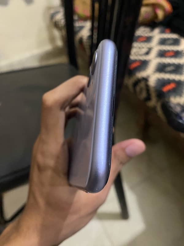 iPhone 11 64 GB jv non PTA 5