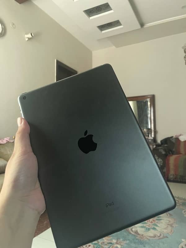 IPad 9th Generation for Sale with Box 3