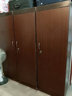 3 door cupboard hay fully mazbooti k sath