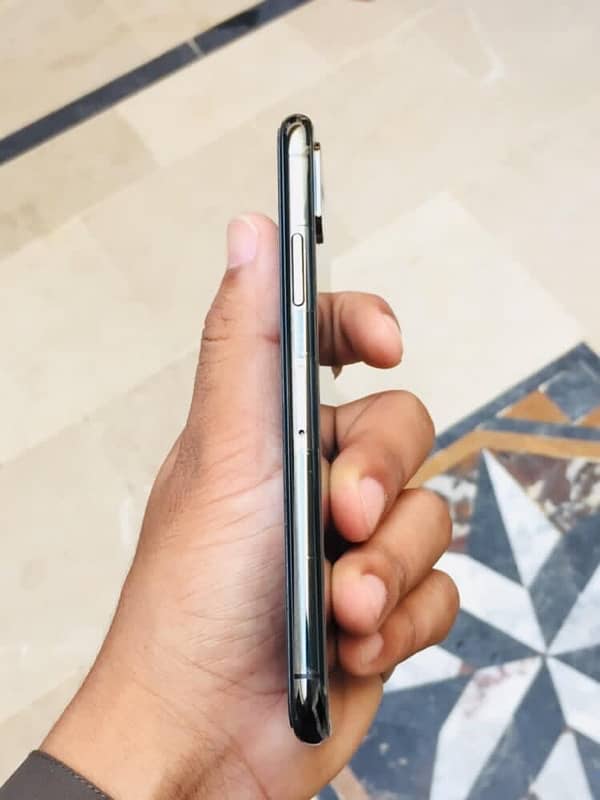 iPhone XS fu 64GB non PTA for sell 3