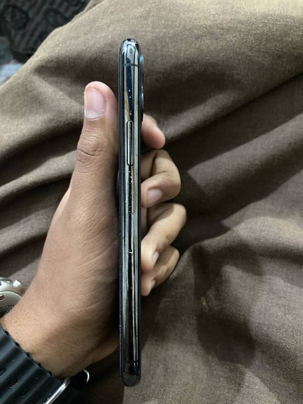 I phone 11 pro for sell 5