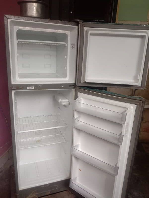 DAWLANCE FRIDGE FOR SALE 2