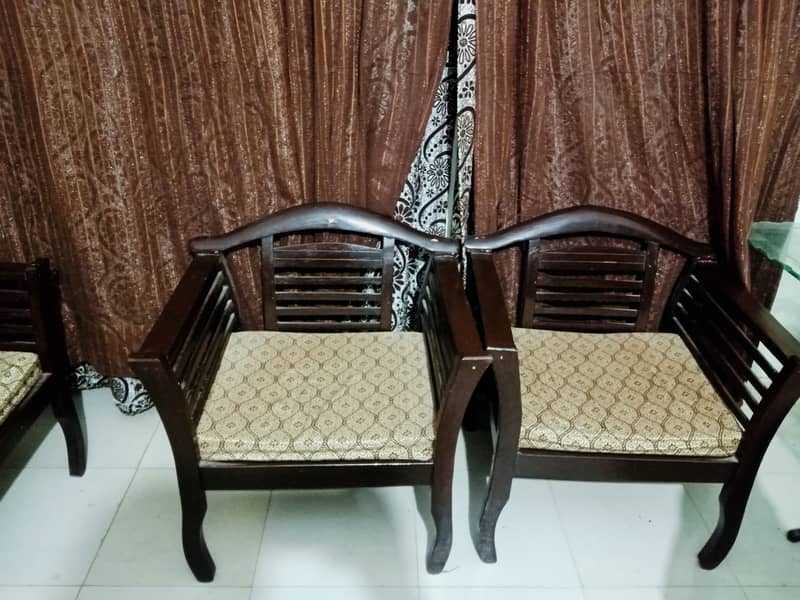 Sofa set in Very good condition master fom without table 0