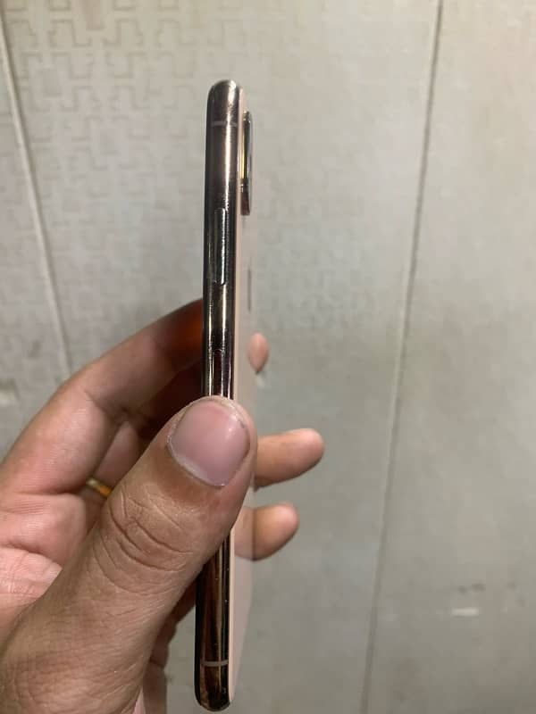 iPhone XS 4