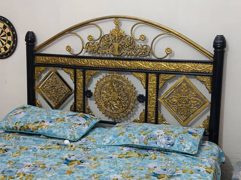 iron dubble bed Queen size 1