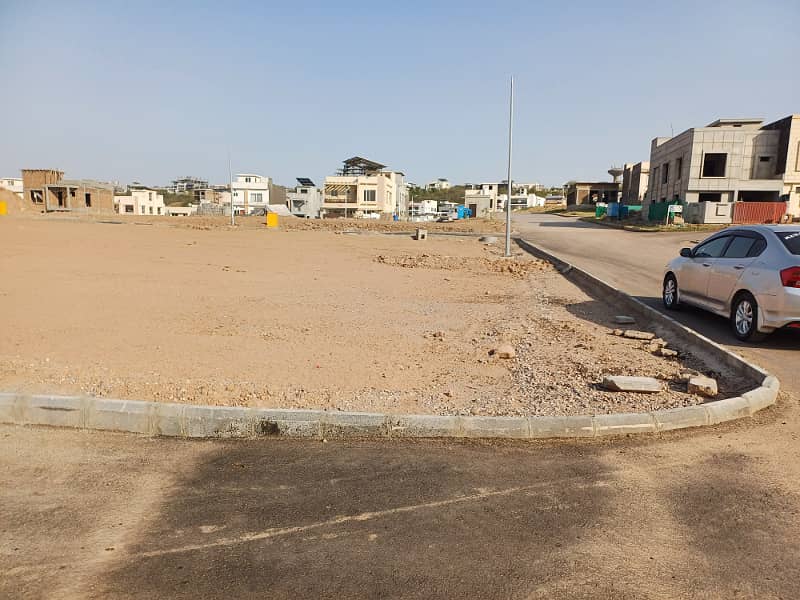 Five marla residential plot for sale in behria 8 4