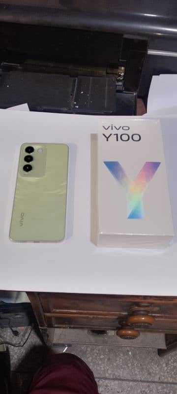 VIVO Y100 0