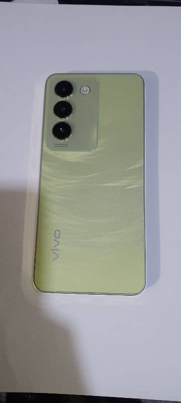 VIVO Y100 1