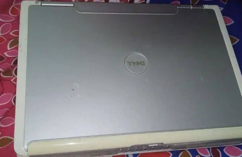 dell c2d laptop with 17 inch hd display 0