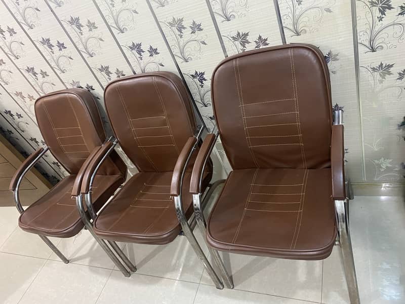 BROWN LEATHER CHAIRS 0