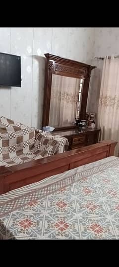 9 /10 condition dressing and bed side table