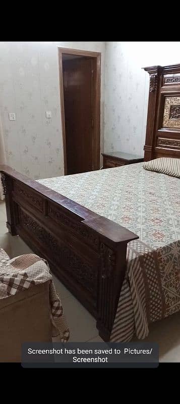 9 /10 condition dressing and bed side table 1