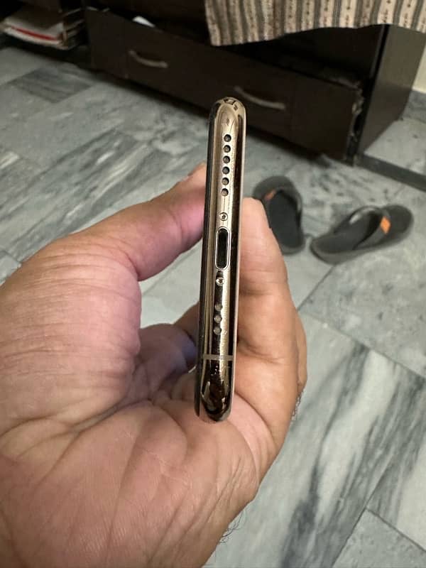 iPhone XS 64gb PTA aprovd 3