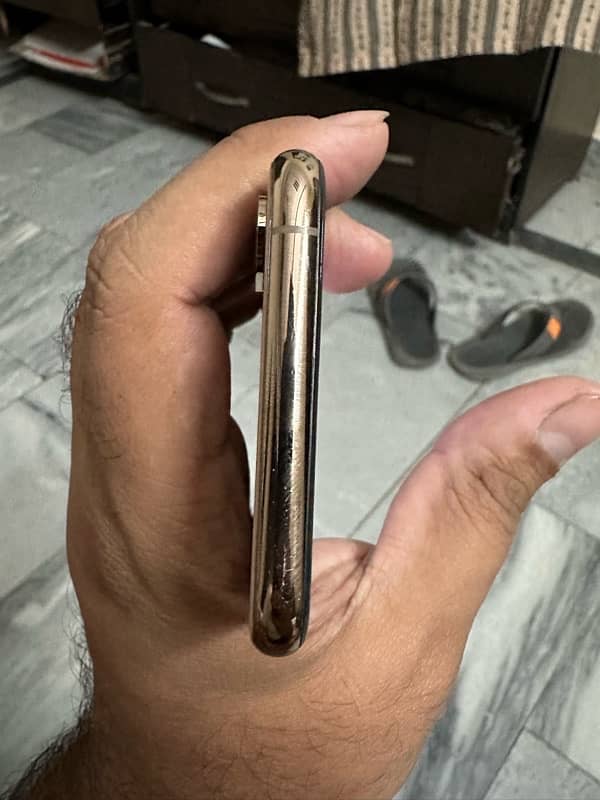 iPhone XS 64gb PTA aprovd 4