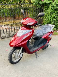 United scooty 100cc only 160kms driven brand new condition 2021 model