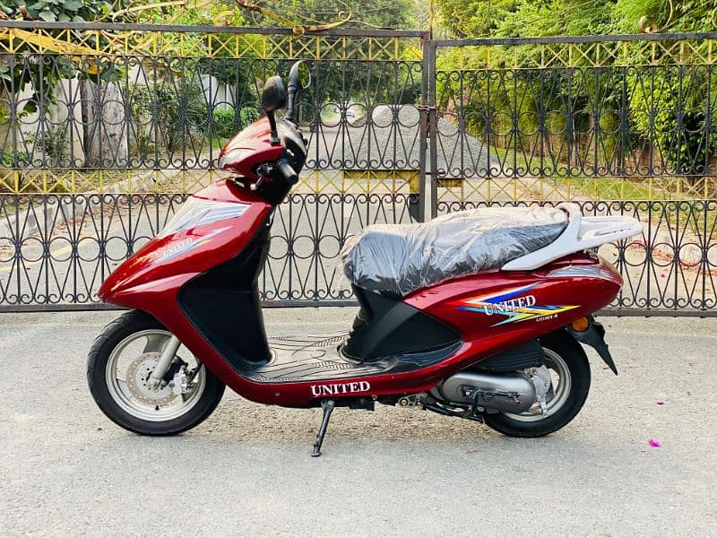 United scooty 100cc only 160kms driven brand new condition 2021 model 1